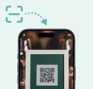 Gost skenira QR kodo na mizi